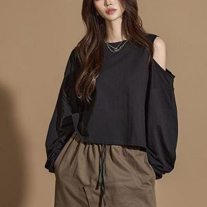 Dongdaemum Women’s Shirts, Tops & T-Shirts, a testament to the elegance and quality of wholesale Korean fashion.