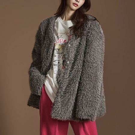 Dongdaemum Women’s Coats & Jackets, a testament to the elegance and quality of wholesale Korean fashion.