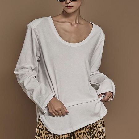 Dongdaemum Women’s Shirts, Tops & T-Shirts, a testament to the elegance and quality of wholesale Korean fashion.