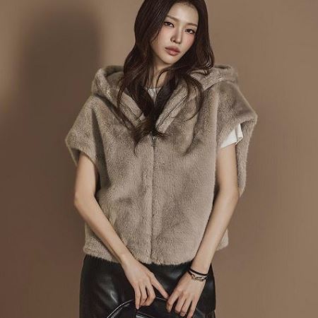 Dongdaemum Women’s Coats & Jackets, a testament to the elegance and quality of wholesale Korean fashion.