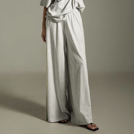 Dongdaemum Women’s Pants, a testament to the elegance and quality of wholesale Korean fashion.