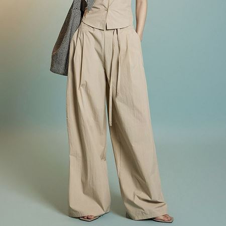 Dongdaemum Women’s Pants, a testament to the elegance and quality of wholesale Korean fashion.
