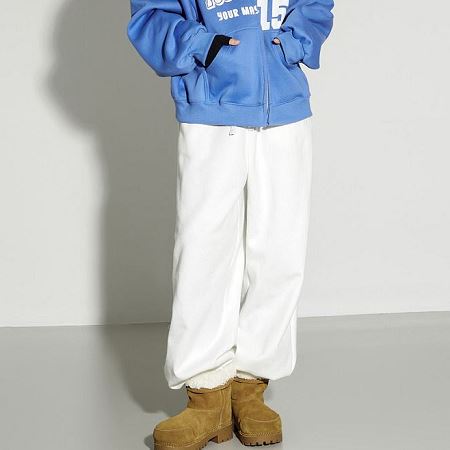 Dongdaemum Women’s Pants, a testament to the elegance and quality of wholesale Korean fashion.