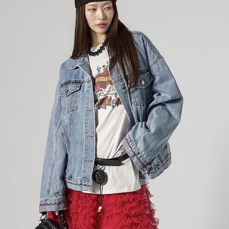 Dongdaemum Women’s Coats & Jackets, a testament to the elegance and quality of wholesale Korean fashion.