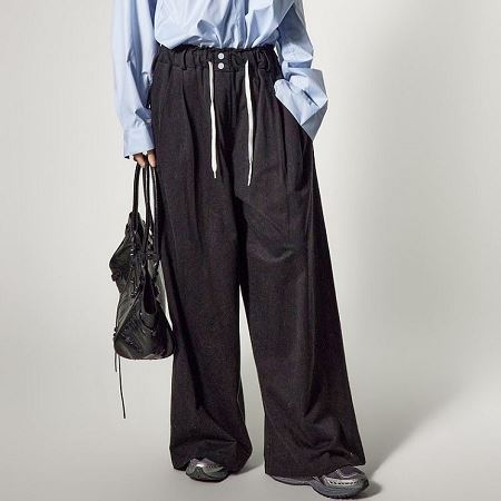 Dongdaemum Women’s Pants, a testament to the elegance and quality of wholesale Korean fashion.