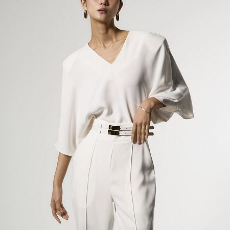 Dongdaemum Women’s Shirts, Tops & T-Shirts, a testament to the elegance and quality of wholesale Korean fashion.