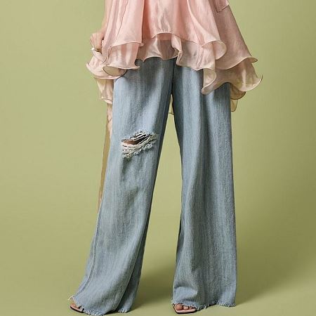 Dongdaemum Women’s Pants, a testament to the elegance and quality of wholesale Korean fashion.