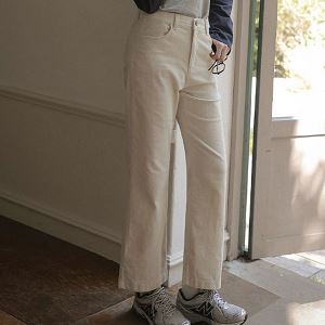 Dongdaemum Women’s Pants, a testament to the elegance and quality of wholesale Korean fashion.