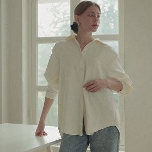 Dongdaemum Women’s Shirts, Tops & T-Shirts, a testament to the elegance and quality of wholesale Korean fashion.