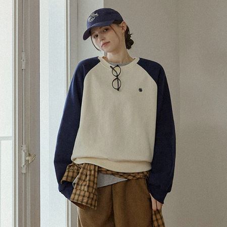 Dongdaemum Women’s Shirts, Tops & T-Shirts, a testament to the elegance and quality of wholesale Korean fashion.