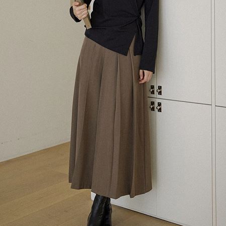 A collection of Dongdaemum Women’s Dresses, encapsulating the charm of Korean fashion.