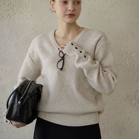 Dongdaemum Women’s Shirts, Tops & T-Shirts, a testament to the elegance and quality of wholesale Korean fashion.