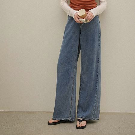 Dongdaemum Women’s Pants, a testament to the elegance and quality of wholesale Korean fashion.