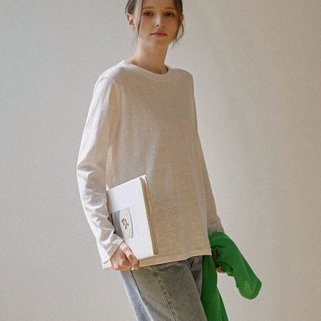 Dongdaemum Women’s Shirts, Tops & T-Shirts, a testament to the elegance and quality of wholesale Korean fashion.