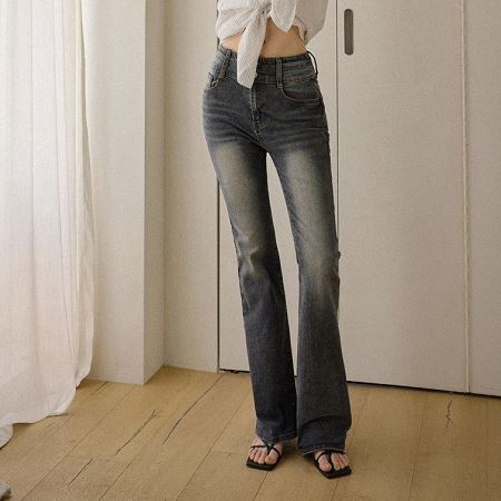 Dongdaemum Women’s Pants, a testament to the elegance and quality of wholesale Korean fashion.