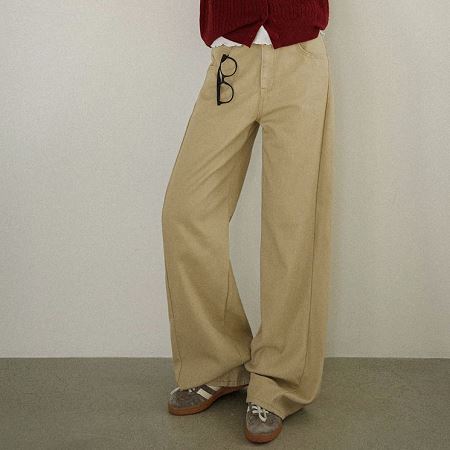Dongdaemum Women’s Pants, a testament to the elegance and quality of wholesale Korean fashion.