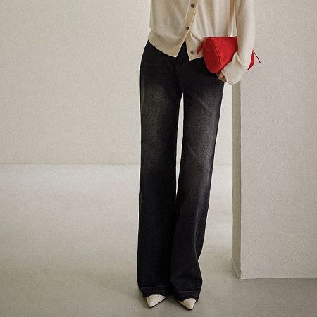 Dongdaemum Women’s Pants, a testament to the elegance and quality of wholesale Korean fashion.