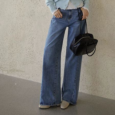 Dongdaemum Women’s Pants, a testament to the elegance and quality of wholesale Korean fashion.