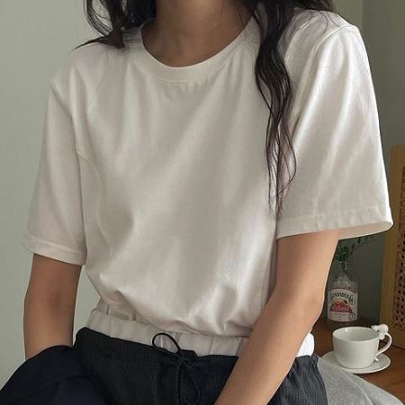 Dongdaemum Women’s Shirts, Tops & T-Shirts, a testament to the elegance and quality of wholesale Korean fashion.