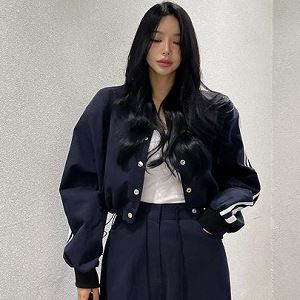 Dongdaemum Women’s Coats & Jackets, a testament to the elegance and quality of wholesale Korean fashion.