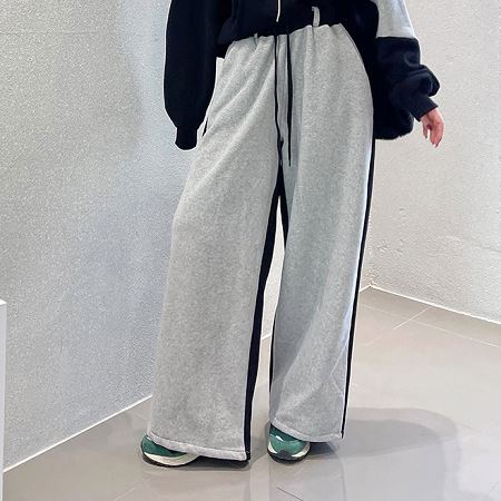 Dongdaemum Women’s Pants, a testament to the elegance and quality of wholesale Korean fashion.