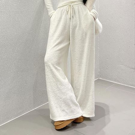 Dongdaemum Women’s Pants, a testament to the elegance and quality of wholesale Korean fashion.