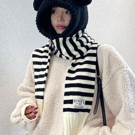 Dongdaemum Women’s Clothing Accessories, a testament to the elegance and quality of wholesale Korean fashion.