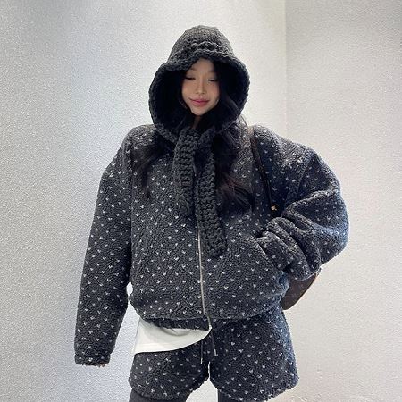 Dongdaemum Women’s Coats & Jackets, a testament to the elegance and quality of wholesale Korean fashion.