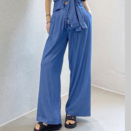 Dongdaemum Women’s Pants, a testament to the elegance and quality of wholesale Korean fashion.