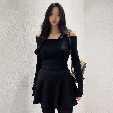 Dongdaemum Women’s Shirts, Tops & T-Shirts, a testament to the elegance and quality of wholesale Korean fashion.