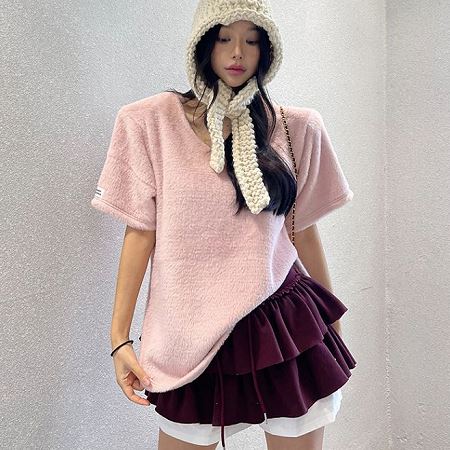 Dongdaemum Women’s Shirts, Tops & T-Shirts, a testament to the elegance and quality of wholesale Korean fashion.