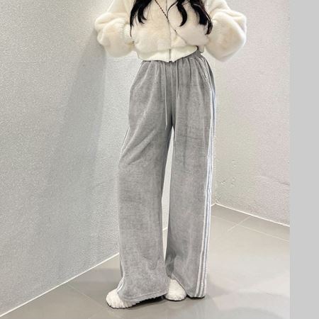 Dongdaemum Women’s Pants, a testament to the elegance and quality of wholesale Korean fashion.