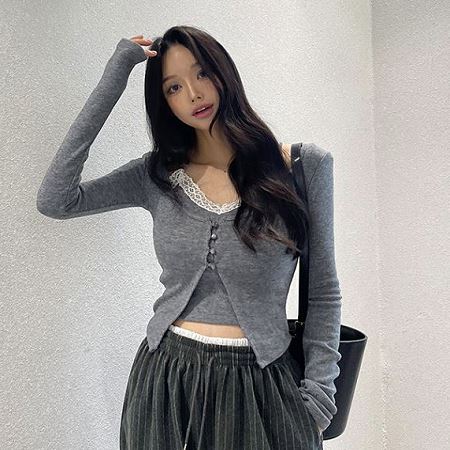 Dongdaemum Women’s Shirts, Tops & T-Shirts, a testament to the elegance and quality of wholesale Korean fashion.