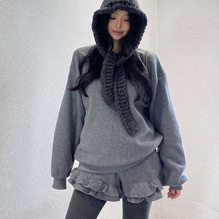 Dongdaemum Women’s Shirts, Tops & T-Shirts, a testament to the elegance and quality of wholesale Korean fashion.