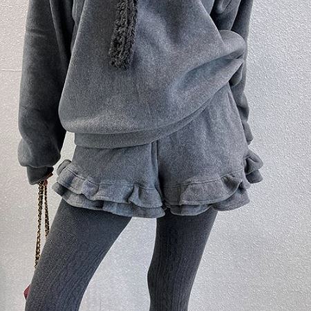 Dongdaemum Women’s Pants, a testament to the elegance and quality of wholesale Korean fashion.