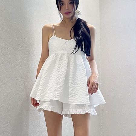 Dongdaemum Women’s Shirts, Tops & T-Shirts, a testament to the elegance and quality of wholesale Korean fashion.