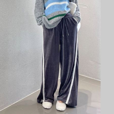 Dongdaemum Women’s Pants, a testament to the elegance and quality of wholesale Korean fashion.