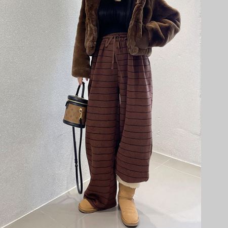 Dongdaemum Women’s Pants, a testament to the elegance and quality of wholesale Korean fashion.