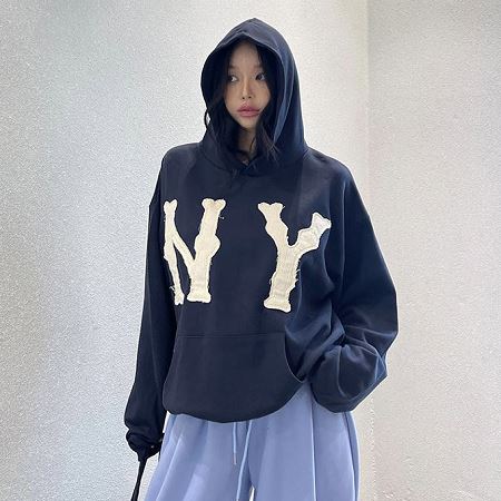 Dongdaemum Women’s Shirts, Tops & T-Shirts, a testament to the elegance and quality of wholesale Korean fashion.