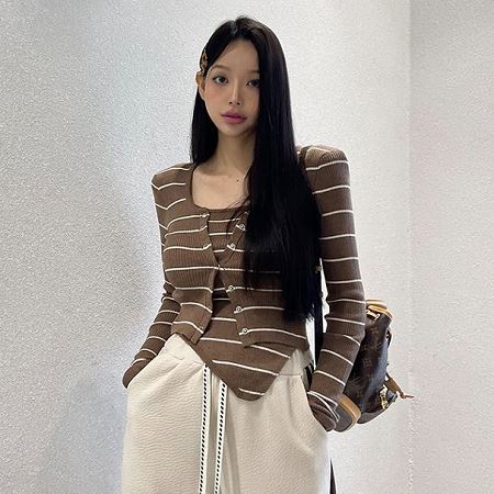 Dongdaemum Women’s Shirts, Tops & T-Shirts, a testament to the elegance and quality of wholesale Korean fashion.