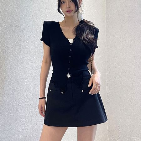 Dongdaemum Women’s One-Pieces, a testament to the elegance and quality of wholesale Korean fashion.