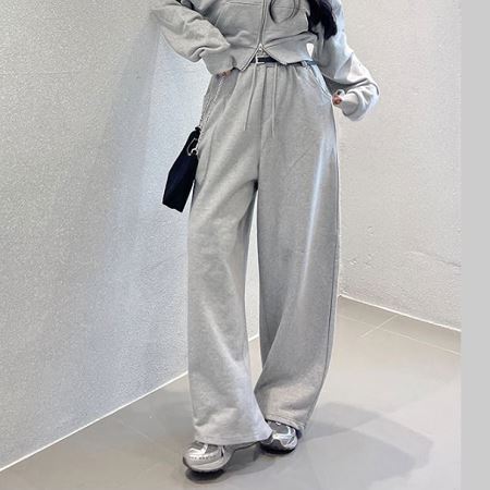 Dongdaemum Women’s Pants, a testament to the elegance and quality of wholesale Korean fashion.
