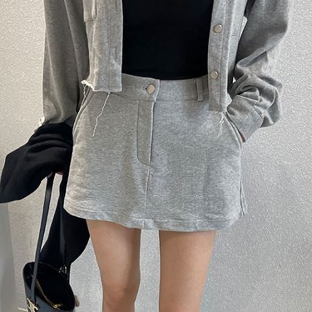 Dongdaemum Women’s Pants, a testament to the elegance and quality of wholesale Korean fashion.