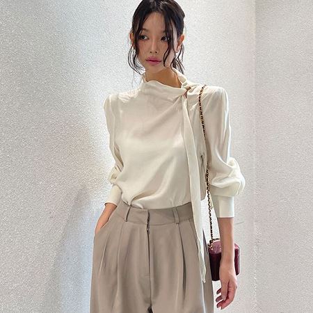 Dongdaemum Women’s Shirts, Tops & T-Shirts, a testament to the elegance and quality of wholesale Korean fashion.