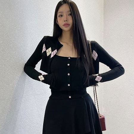 Dongdaemum Women’s One-Pieces, a testament to the elegance and quality of wholesale Korean fashion.
