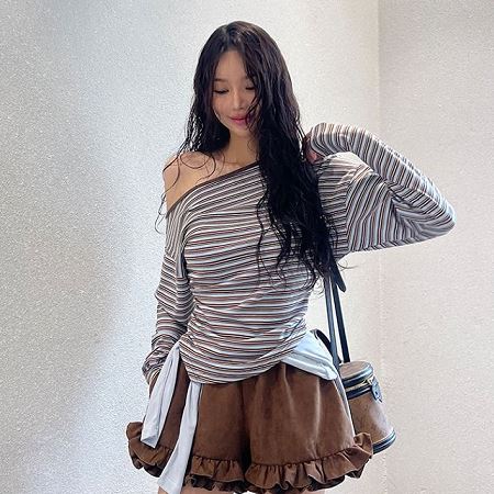 Dongdaemum Women’s Shirts, Tops & T-Shirts, a testament to the elegance and quality of wholesale Korean fashion.