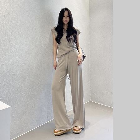Dongdaemum Women’s One-Pieces, a testament to the elegance and quality of wholesale Korean fashion.