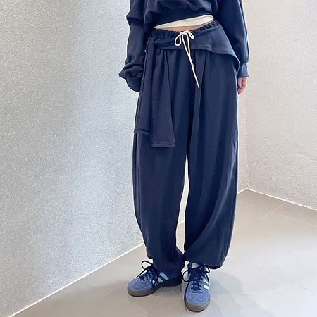 Dongdaemum Women’s Pants, a testament to the elegance and quality of wholesale Korean fashion.