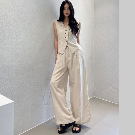 Dongdaemum Women’s One-Pieces, a testament to the elegance and quality of wholesale Korean fashion.