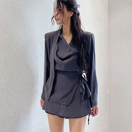 Dongdaemum Women’s Shirts, Tops & T-Shirts, a testament to the elegance and quality of wholesale Korean fashion.